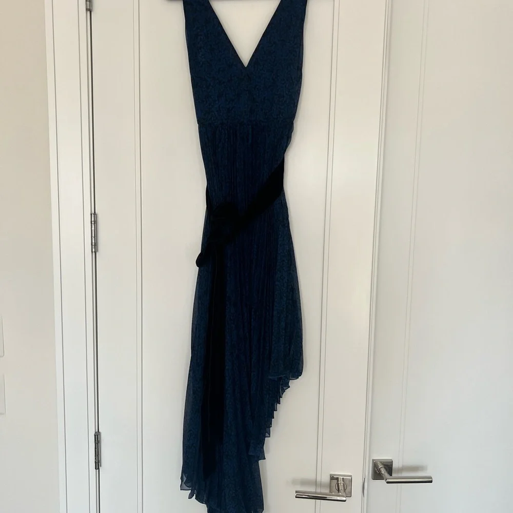 NWT Alice + Olivia lace midi dress pleated & asymmetrical size 8 - Picture 8 of 11